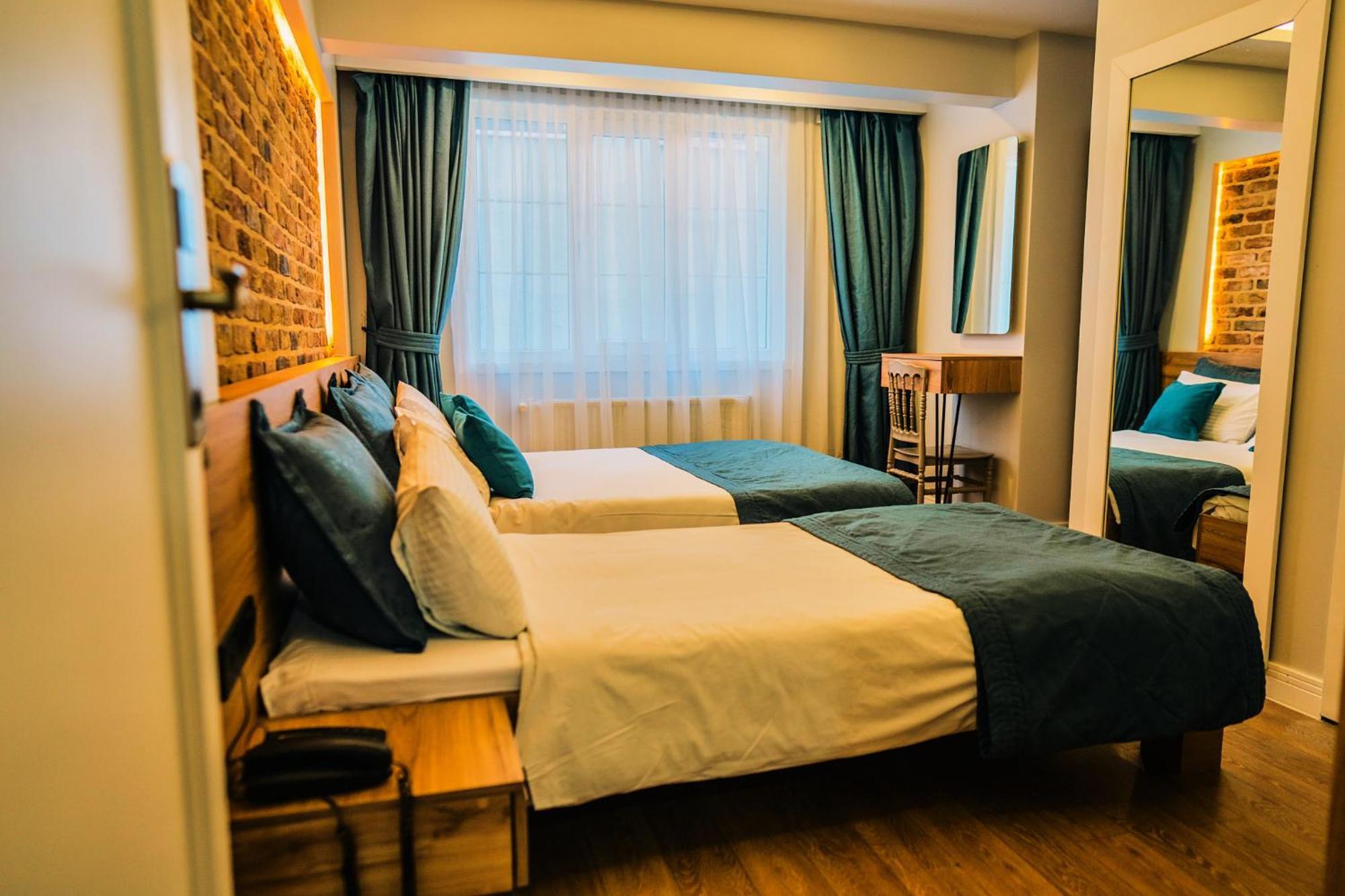 Taksim Santa Lucia Hotel Истанбул Екстериор снимка
