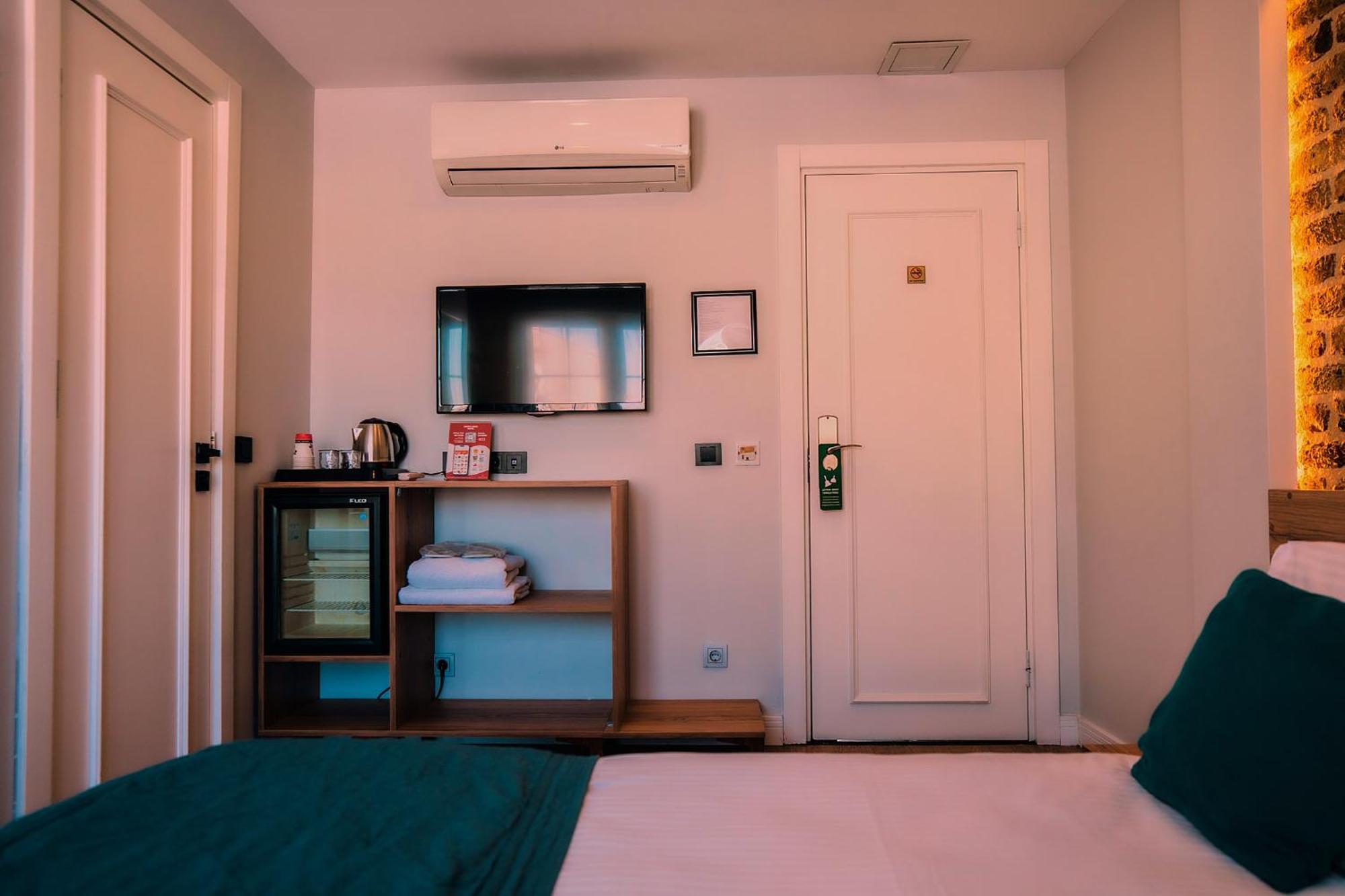 Taksim Santa Lucia Hotel Истанбул Екстериор снимка